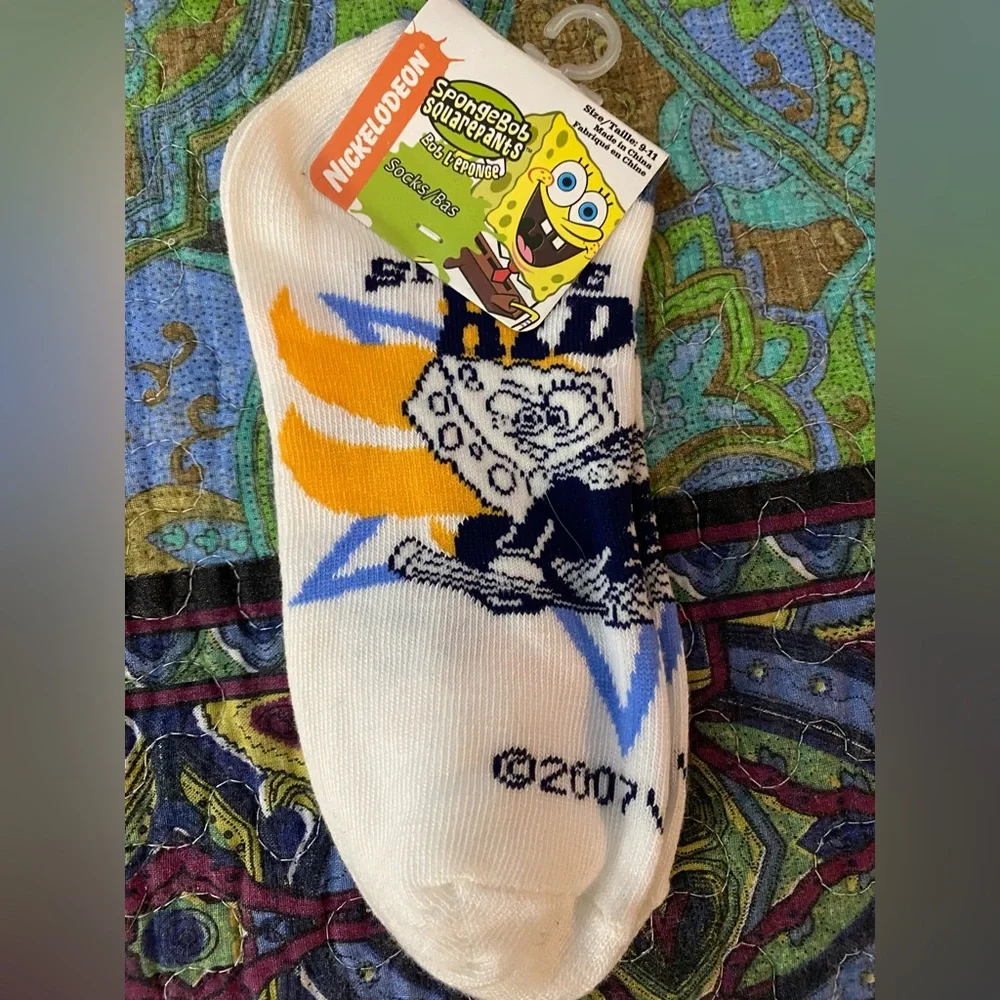 3 pr. of SpongeBob socks & 2 packs Defenders & 1 Galactic Battles make-it blocks
